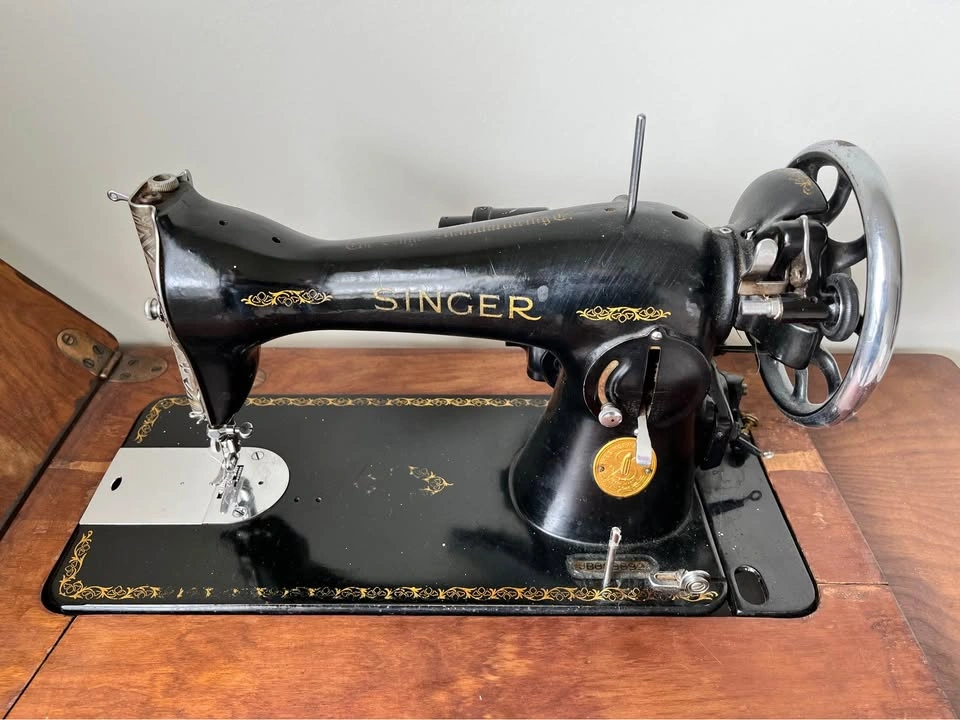 Antique Singer Sewing Machine - photo 2