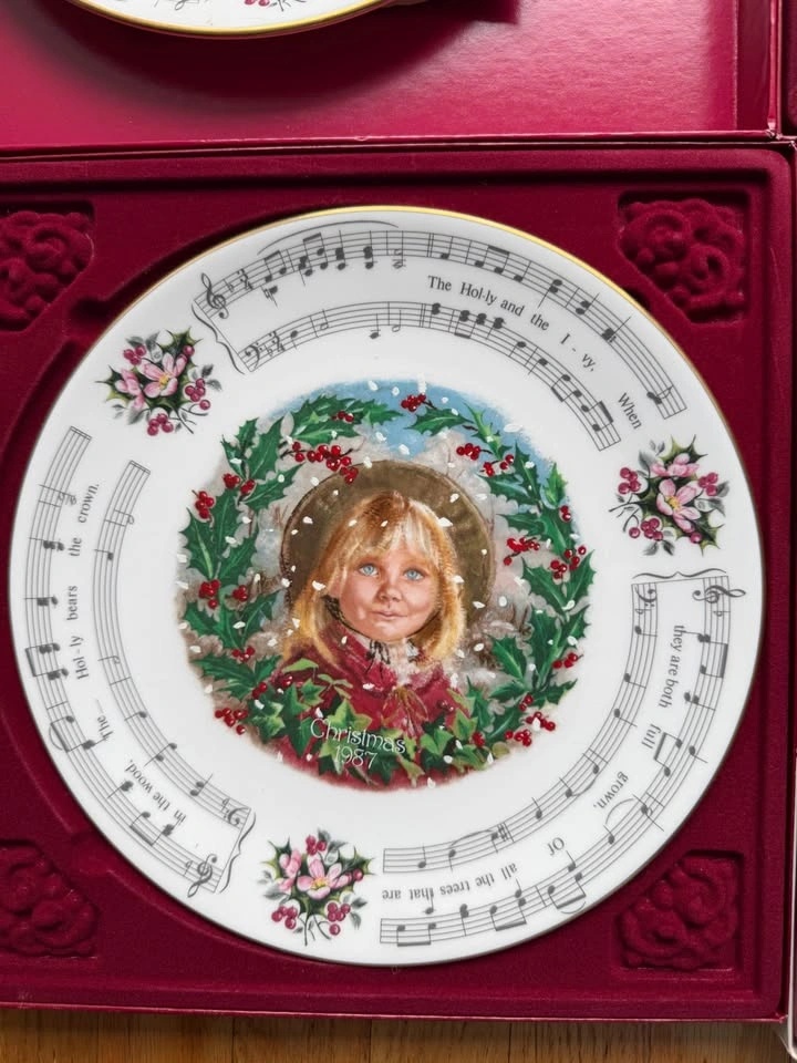 6 Royal Doulton Christmas Carol Plates - photo 3