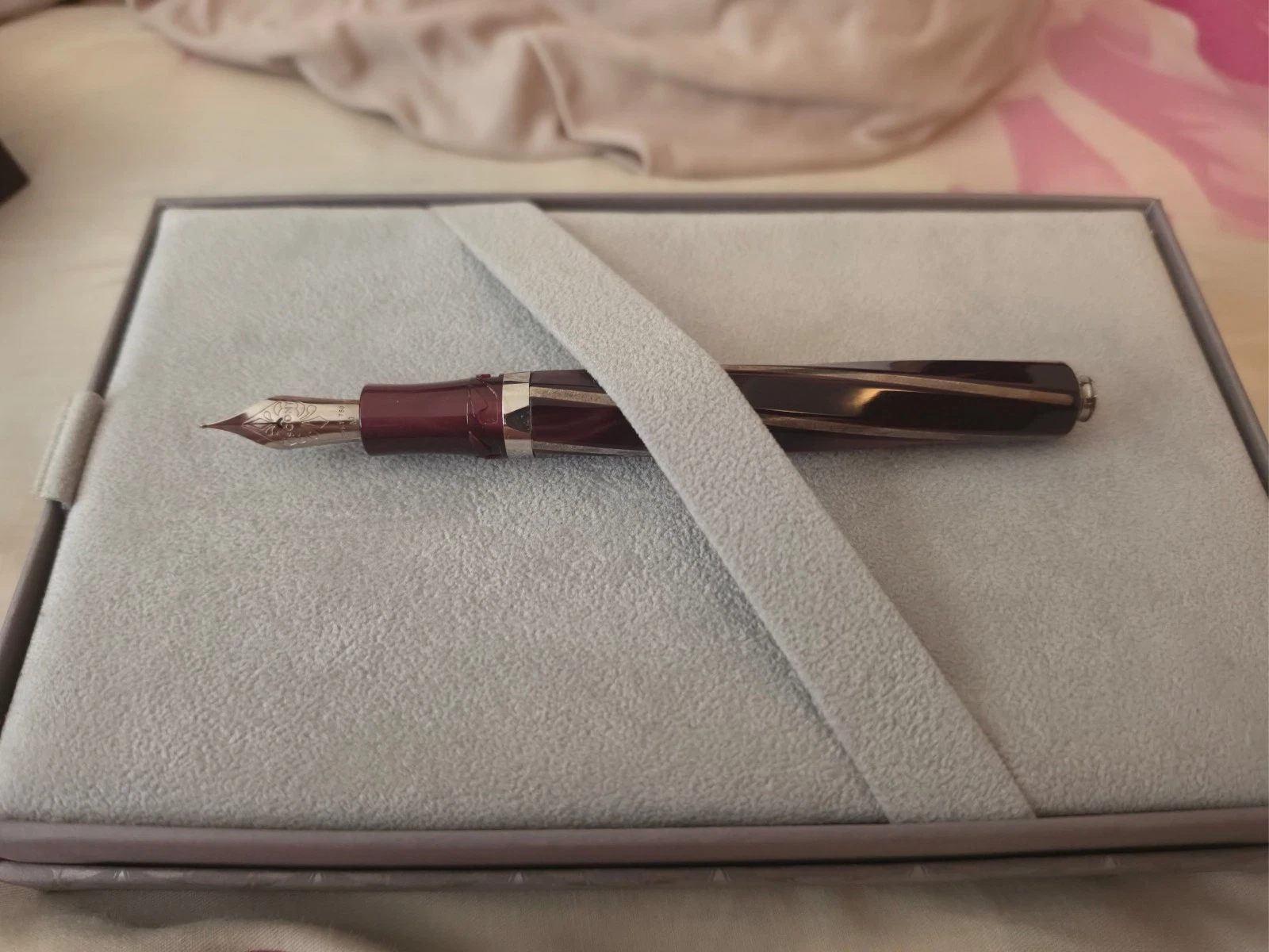 Visconti Divina Elegance Bordeaux Medium Nib Fountain Pen - photo 2