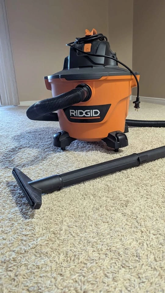(Rarely used) RIDGID 9-Gallon Wet/Dry Shop Vac - 4.25 Peak HP - photo 2