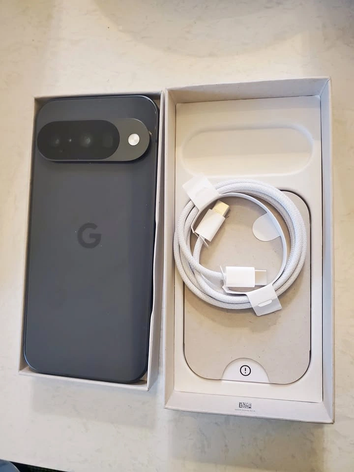 Google Pixel 10 256 GB ~ Brand New, Obsidian