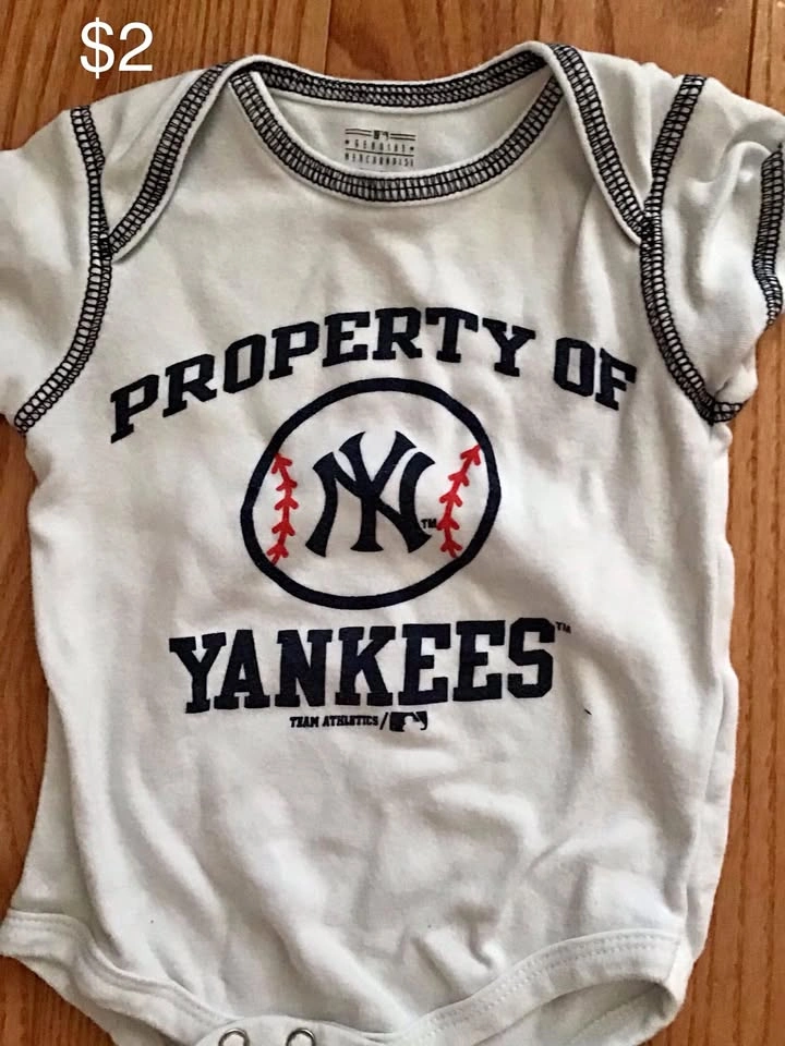 0-3 Months New York Yankees Onesies (Set of 2)