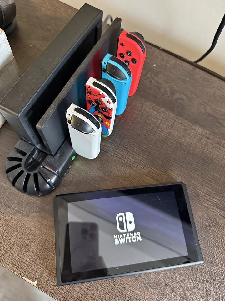 Nintendo Switch 1 Bundle – Tons of Extras – Barely Used