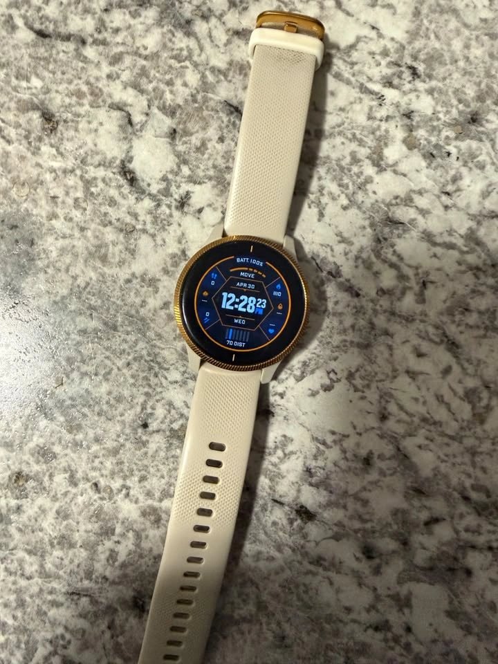 Garmin Venu Smartwatch (Rose Gold / Light Sand) – GPS + AMOLED - photo 2