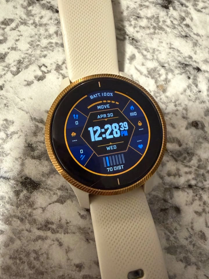 Garmin Venu Smartwatch (Rose Gold / Light Sand) – GPS + AMOLED - photo 3