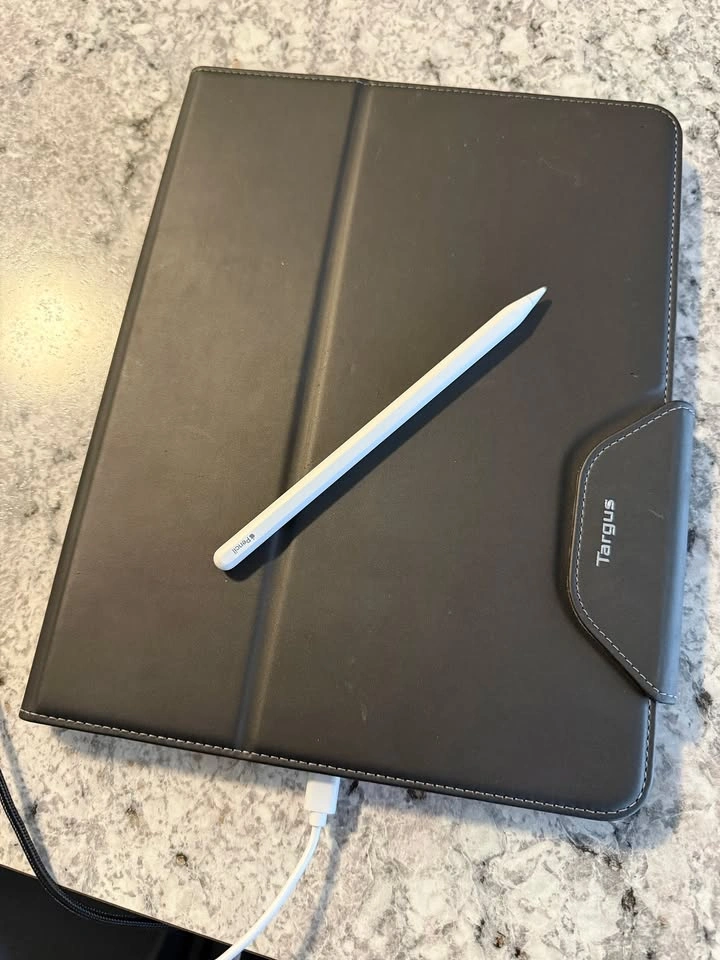 iPad Pro 12.9” (5th Gen) + Apple Pencil + Case – Excellent Condi - photo 2