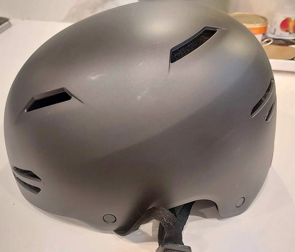 Bell Adult Helmet (99% New)