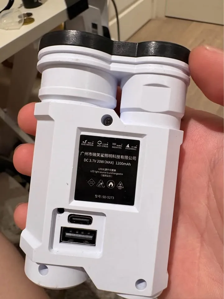 Smiling Shark rechargeable Flashlight image indicator(3)