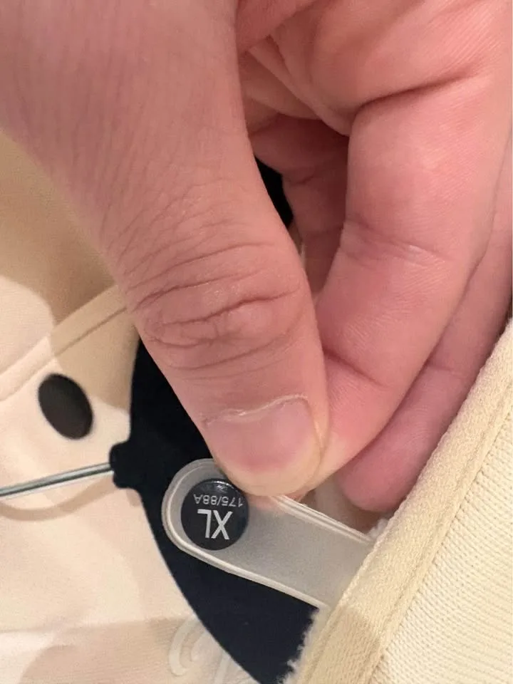 Cream Varsity-Style Jacket – Size XL image indicator(2)