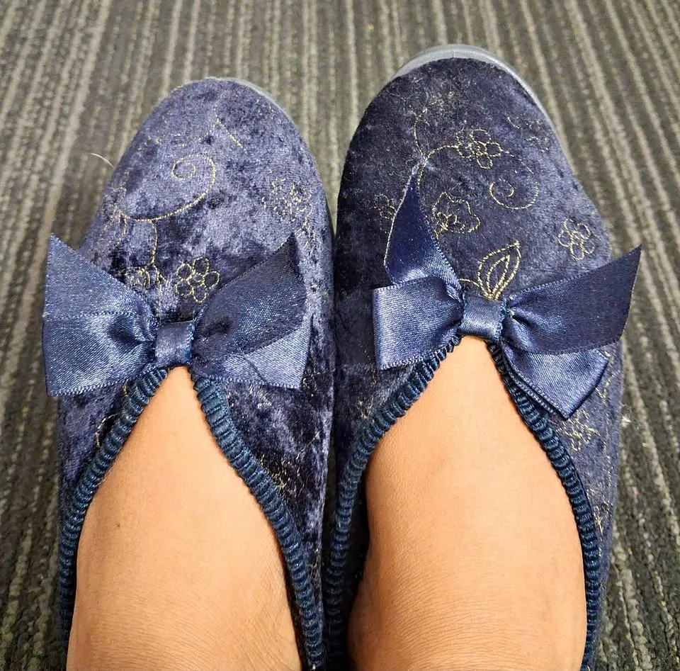 Women's flats size 7 thumbnail