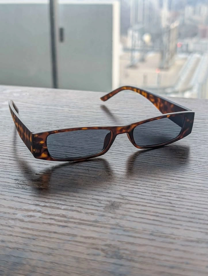 Thin Rectangular Tortoiseshell Sunglasses - photo 2