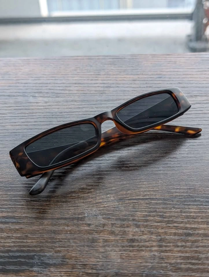 Thin Rectangular Tortoiseshell Sunglasses - photo 3
