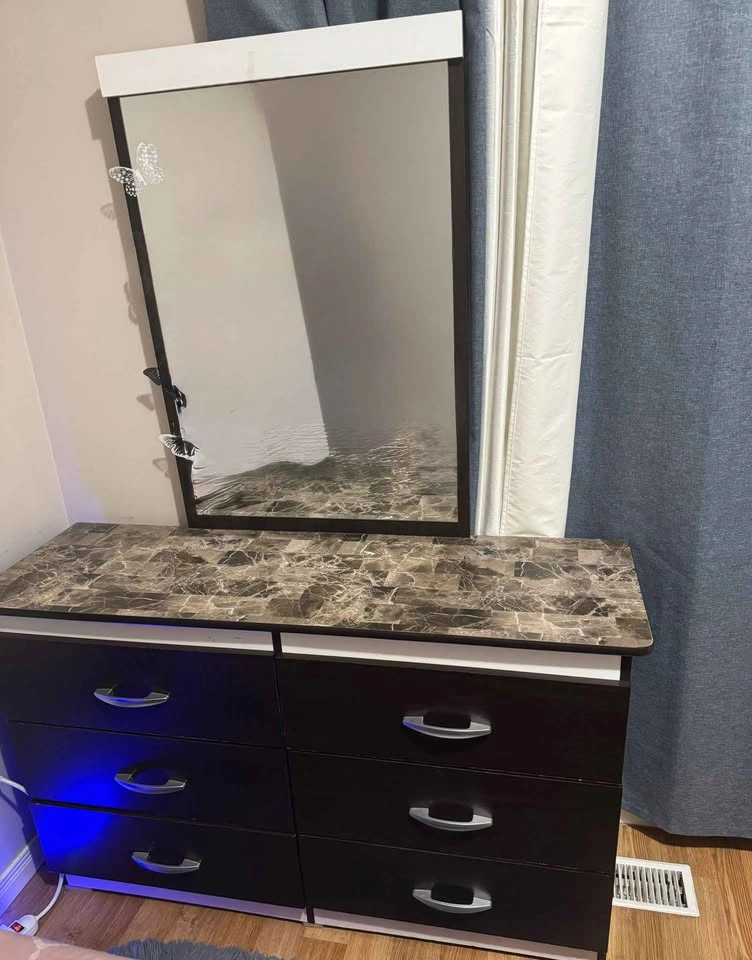 Dresser with Mirror - photo 2