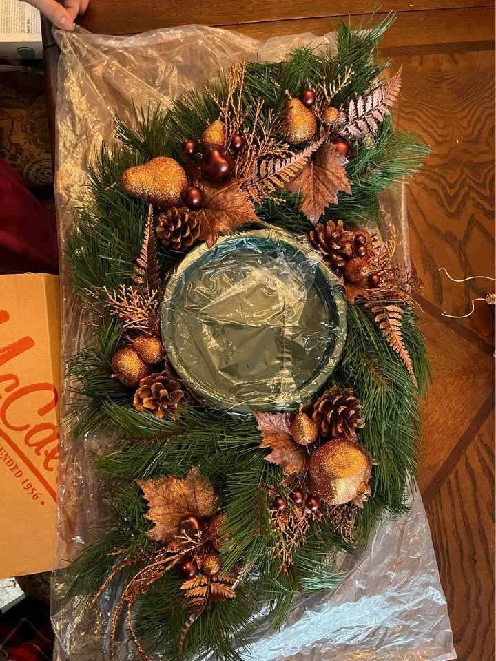 Gold and Green Decor for Holidays - photo 2