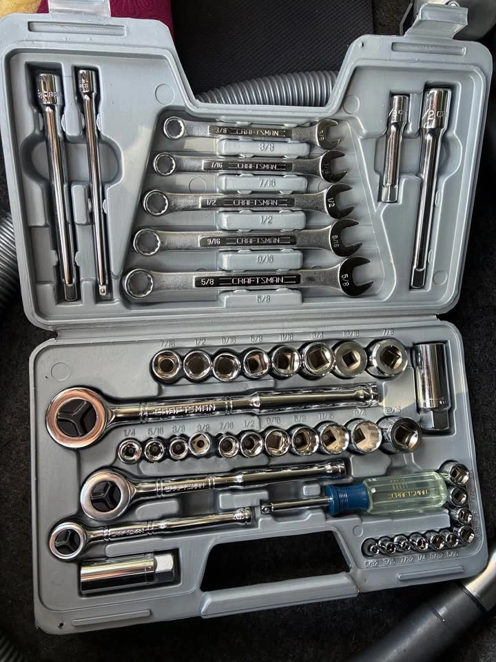 CRAFTSMAN SEARS TOOL SET - photo 2