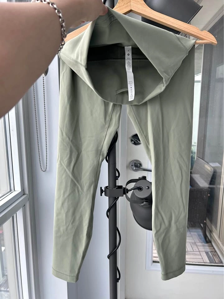 Lululemon Size 8 Align Seafoam Green Leggings