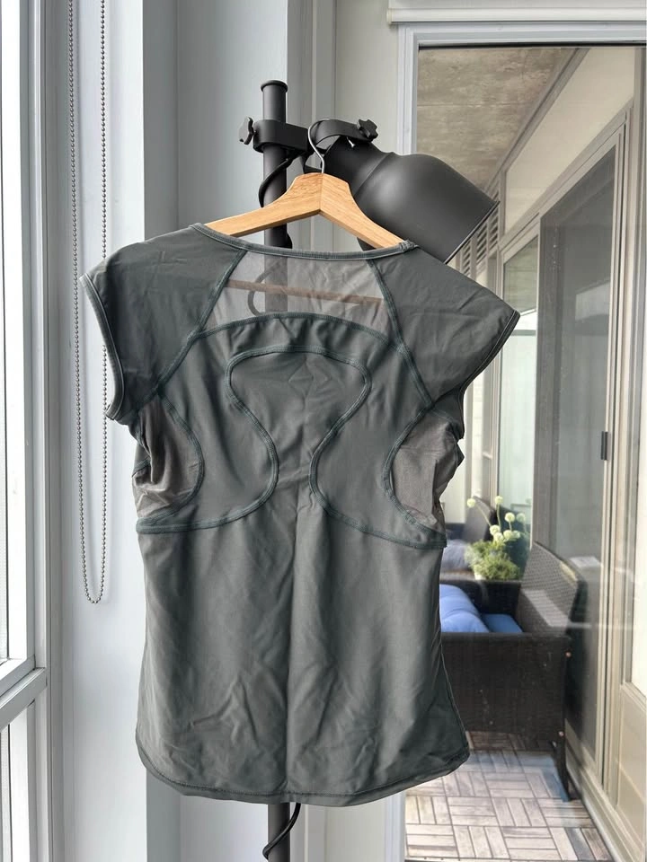Lululemon Faded Green Medium Top with Mesh Back - photo 2