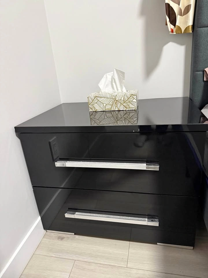 Side drawer in good condition for 20