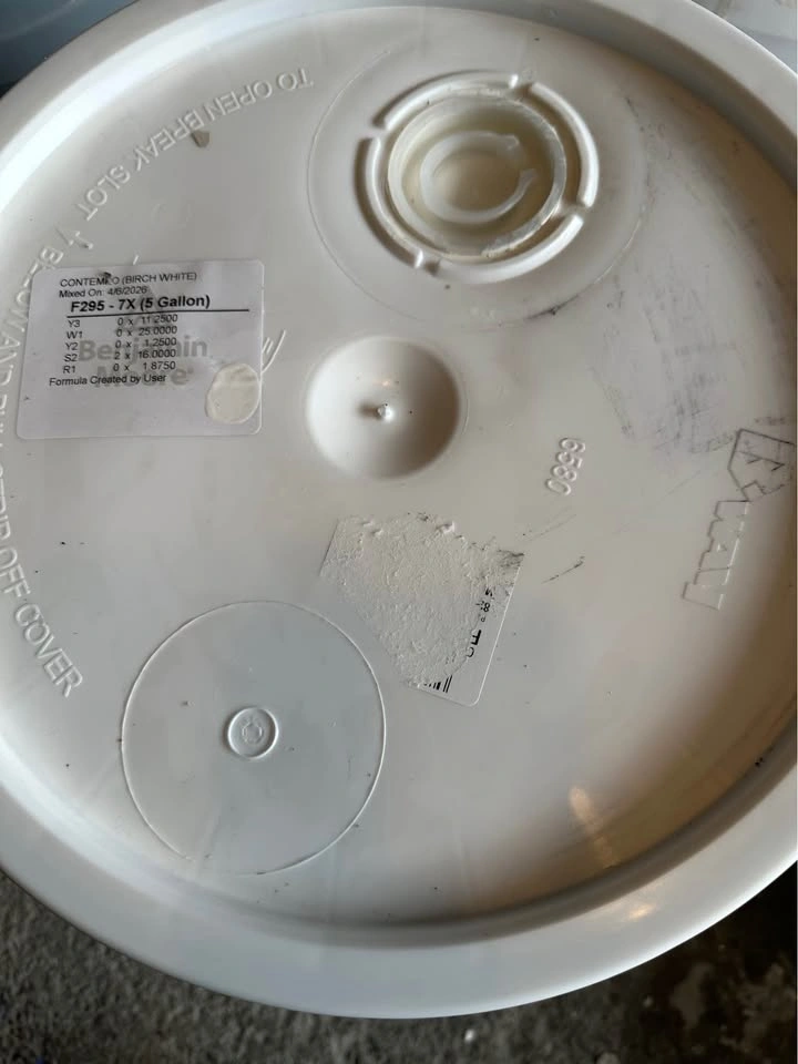 New Full Pail Latex Flat Off White Paint - photo 2
