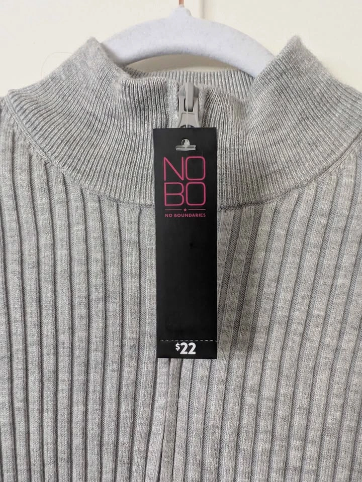 New XL Women's No Boundaries Zip Up Sweater - photo 2