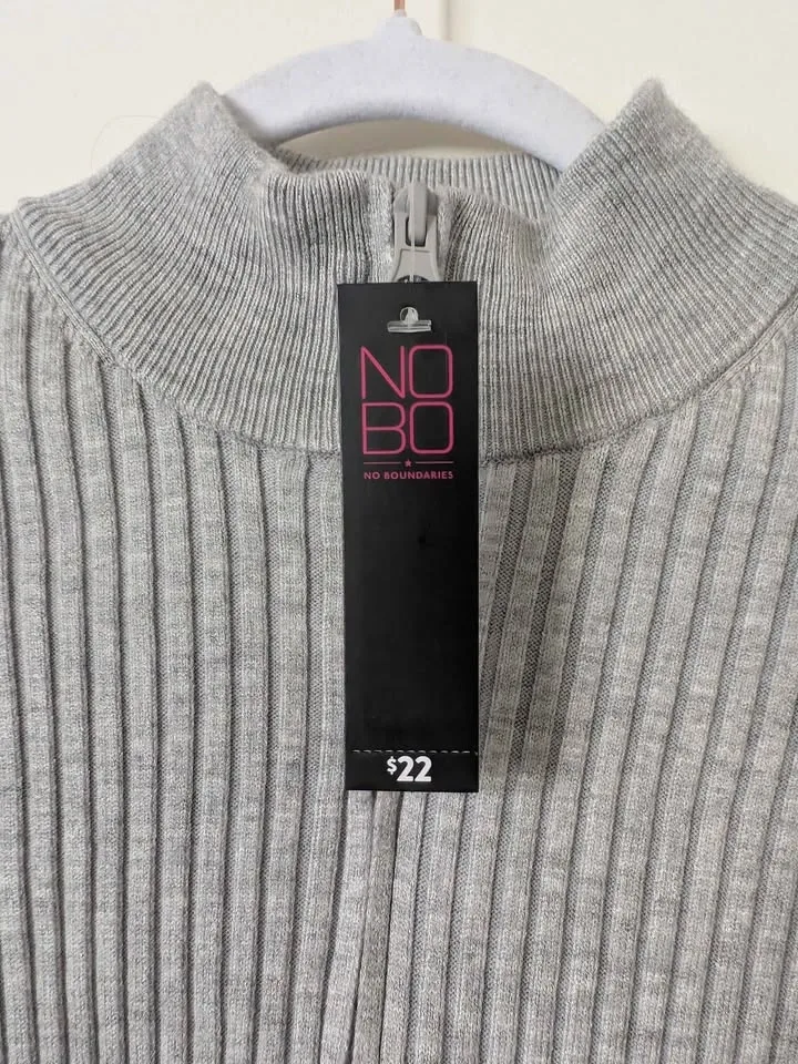 New XL Women's No Boundaries Zip Up Sweater - photo 2