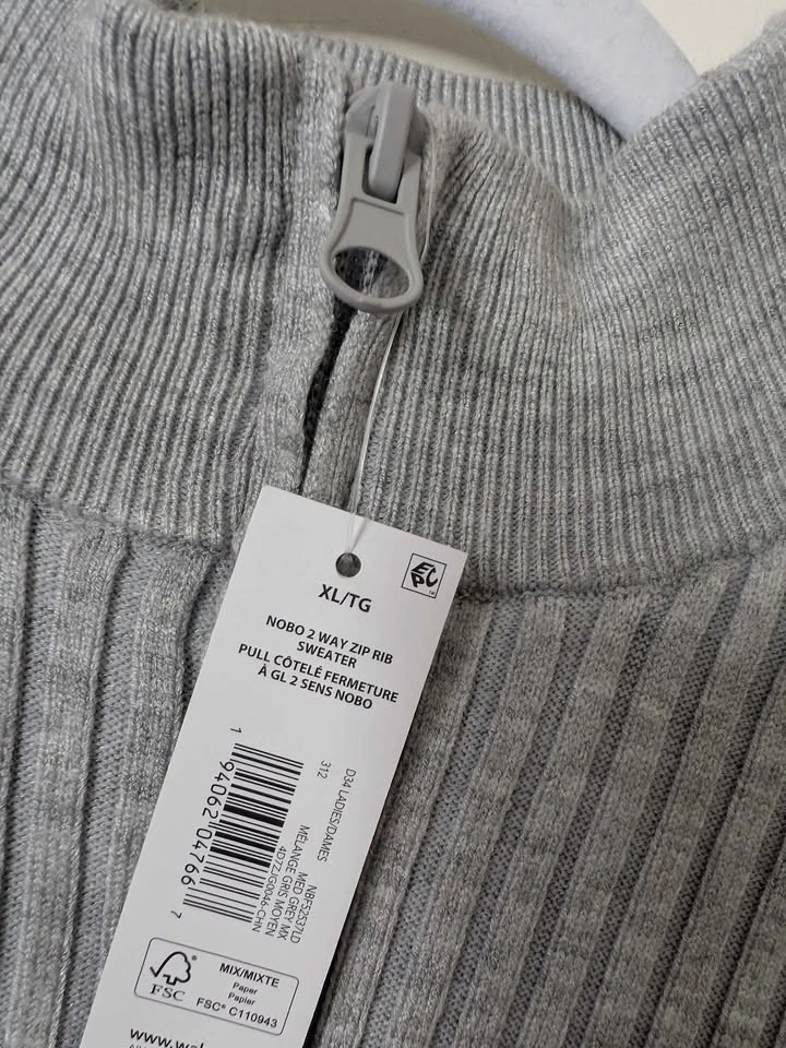 New XL Women's No Boundaries Zip Up Sweater - photo 3