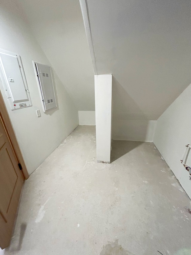 Modern 3 Bed, 2 Bath Townhouse for Rent in Toronto - photo 5