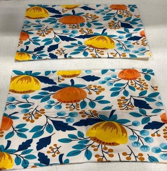 2 NEW Spring Floral Pillow Covers (12x20") - photo 5