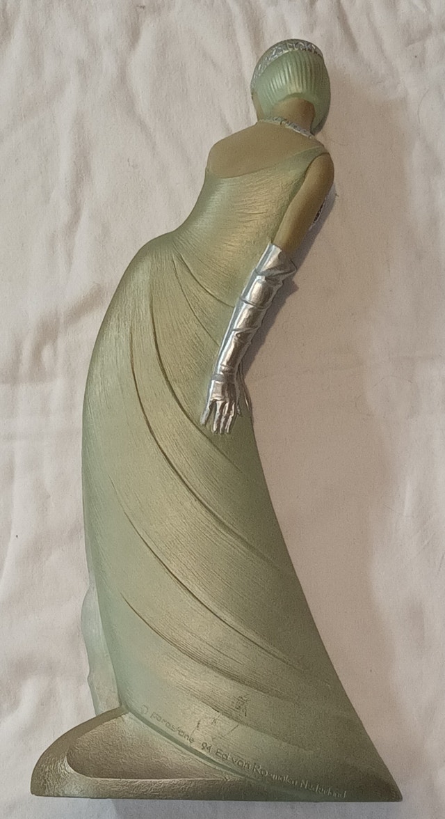 Ivory Princess Figurine 9.5x19" Ed Van Roselan 1995 Parastone - photo 2