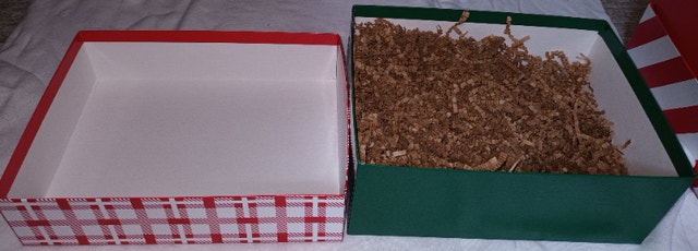 3 Decorative Red & Green Gift Boxes with Shredded Paper Stuffing - photo 4
