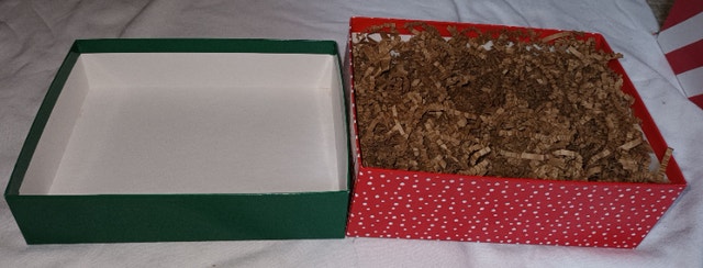 3 Decorative Red & Green Gift Boxes with Shredded Paper Stuffing - photo 5