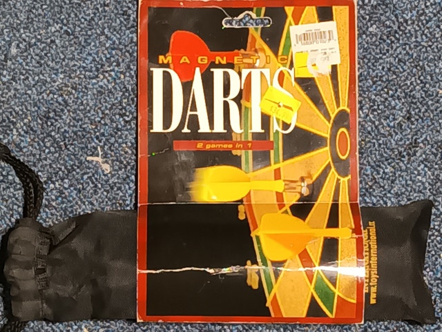 NEW Magnetic Dartboard with 6 Darts, Double Sided Target