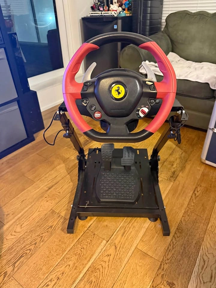 Thrustmaster steering wheel with stand. Xbox/windows