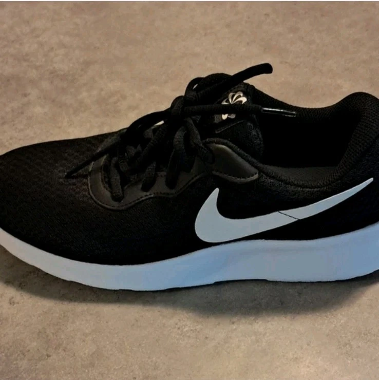 Nike Tanjun Sustainable Sneakers Women's 9.5 - photo 5