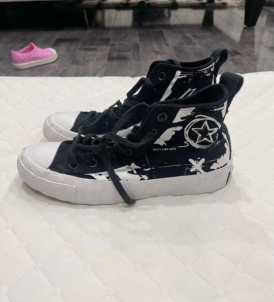 Black and white high top converse - photo 4