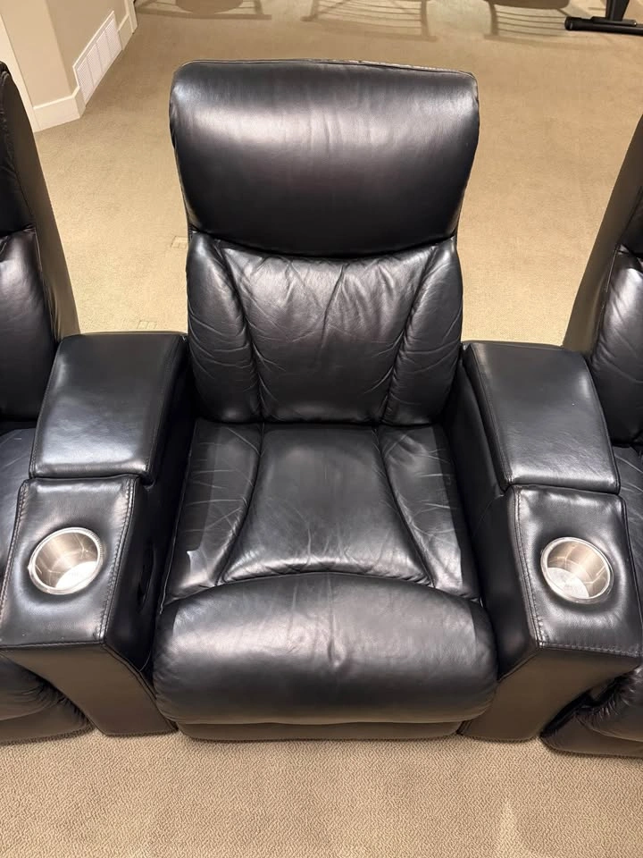 Theatre Seating - 4 Black Recliner Chairs - photo 3