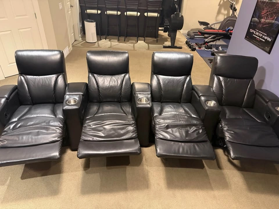 Theatre Seating - 4 Black Recliner Chairs - photo 4