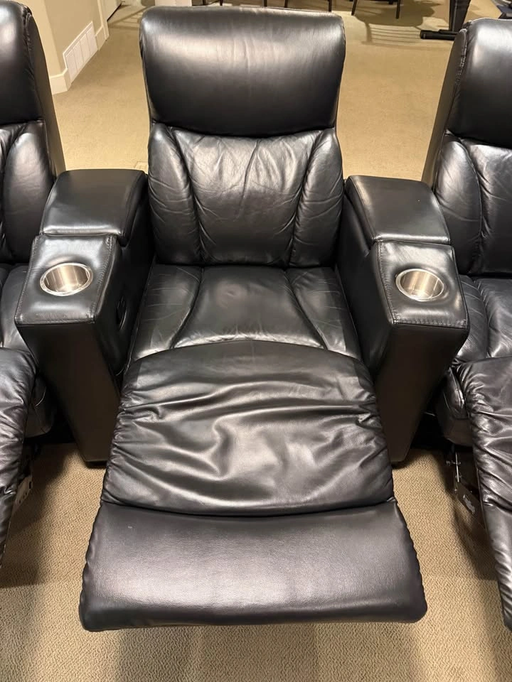 Theatre Seating - 4 Black Recliner Chairs - photo 5