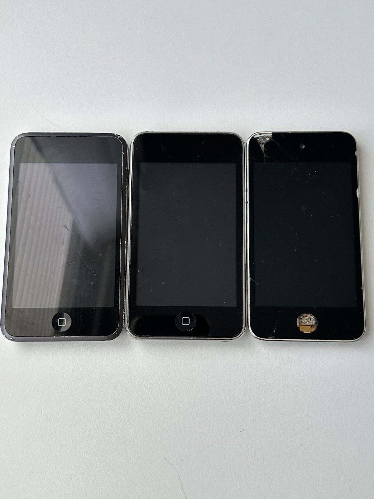Apple iPod Touch 8GB Lot of 3 For Repair Cracked Screens AS-IS - photo 4