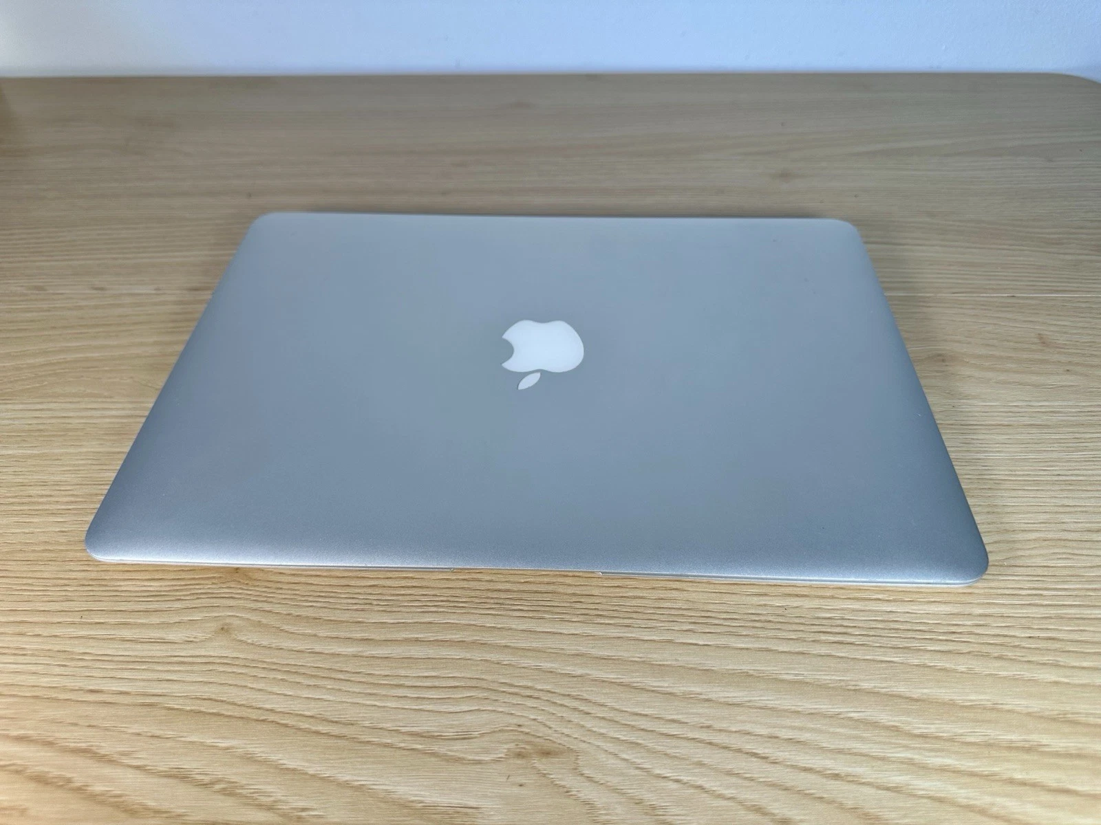 MacBook Air 13” A1466 2013 i5 Laptop - Turns On, No Display (Par