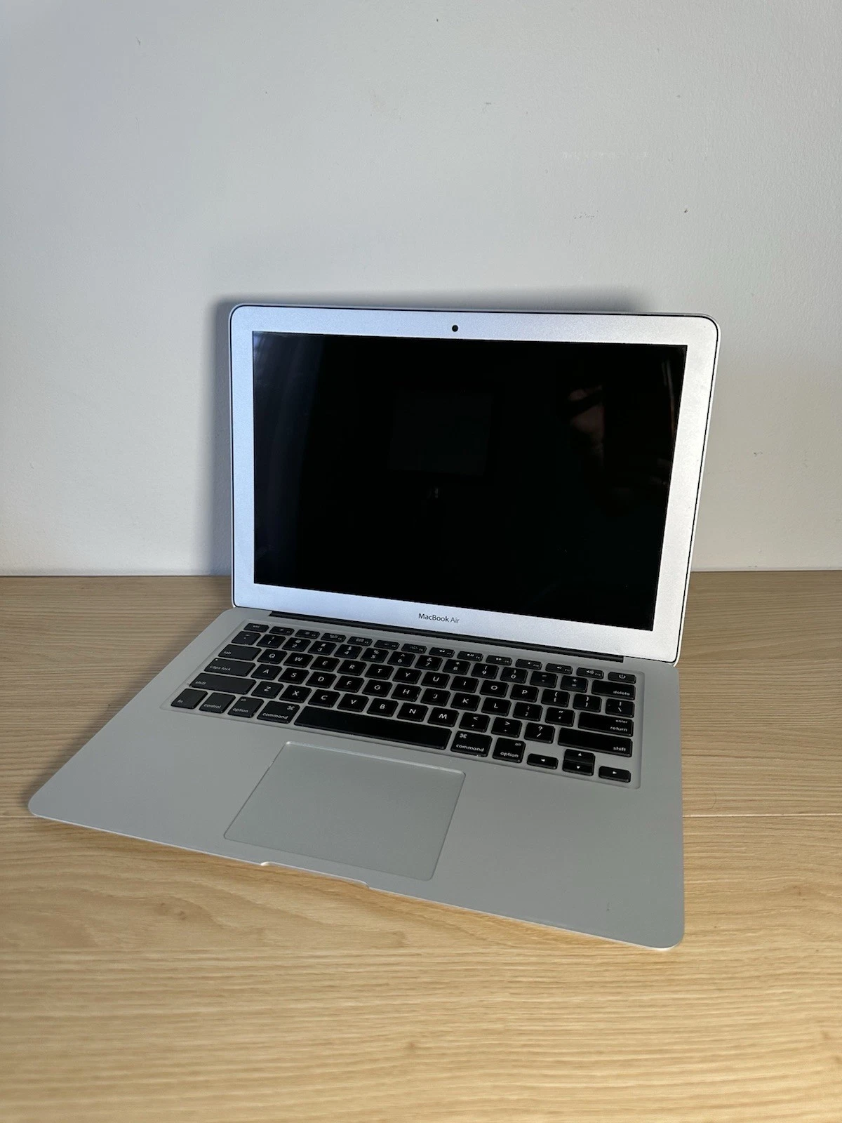 MacBook Air 13” A1466 2013 i5 Laptop - Turns On, No Display (Par - photo 2