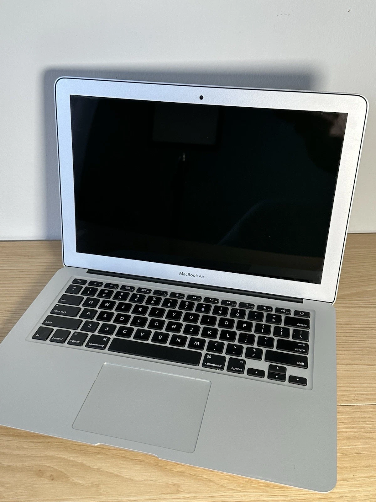 MacBook Air 13” A1466 2013 i5 Laptop - Turns On, No Display (Par - photo 3
