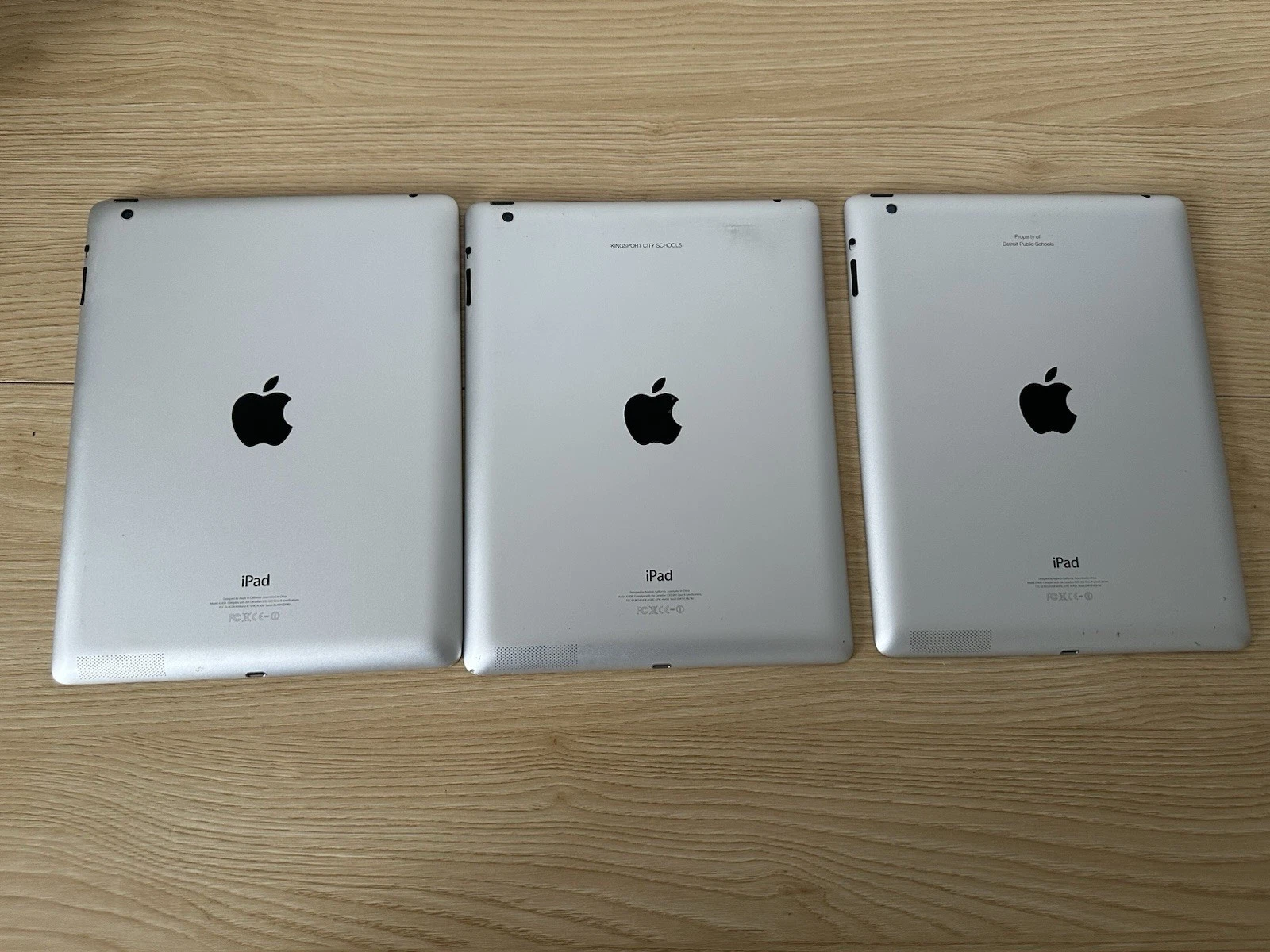 Apple iPad 4th Gen A1458 9.7" Tablets Bundle of 3 - For Parts - photo 5
