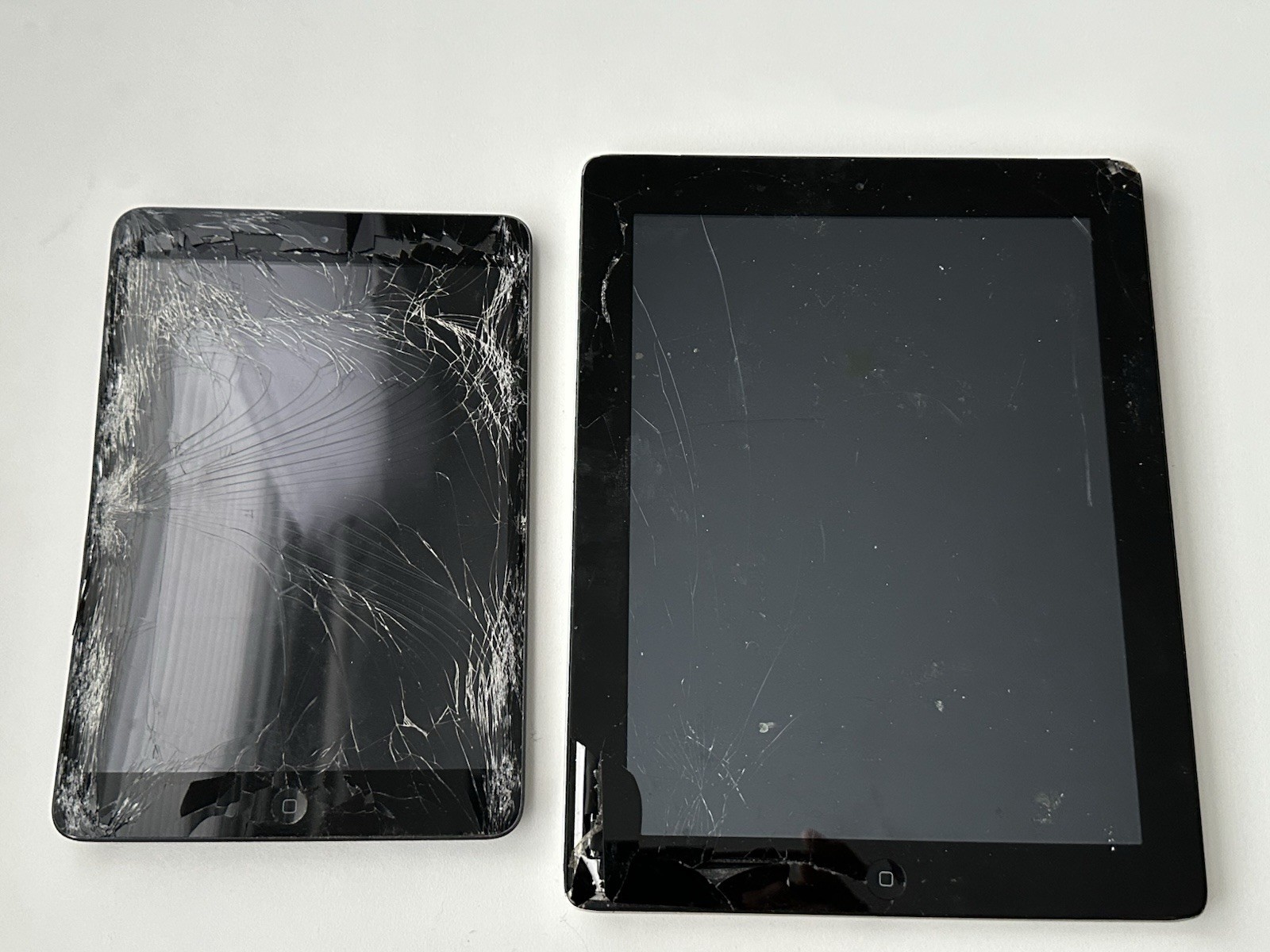 Apple iPad Mini + 9.7" Tablet Lot 2 Broken Screens - photo 2