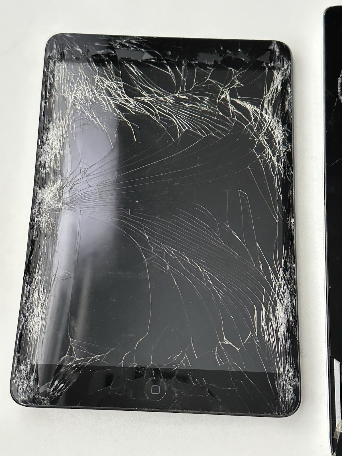Apple iPad Mini + 9.7" Tablet Lot 2 Broken Screens - photo 3