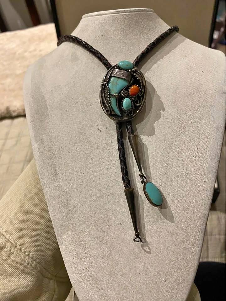 Vintage Navajo Sterling Silver "Bear Claw" Bolo Tie – Signed SD