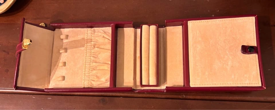 Wolf Designs Fold-out Jewelry Box (burgundy) - photo 4