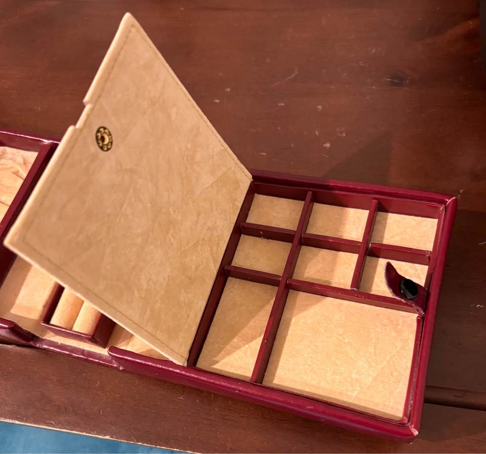 Wolf Designs Fold-out Jewelry Box (burgundy) - photo 5