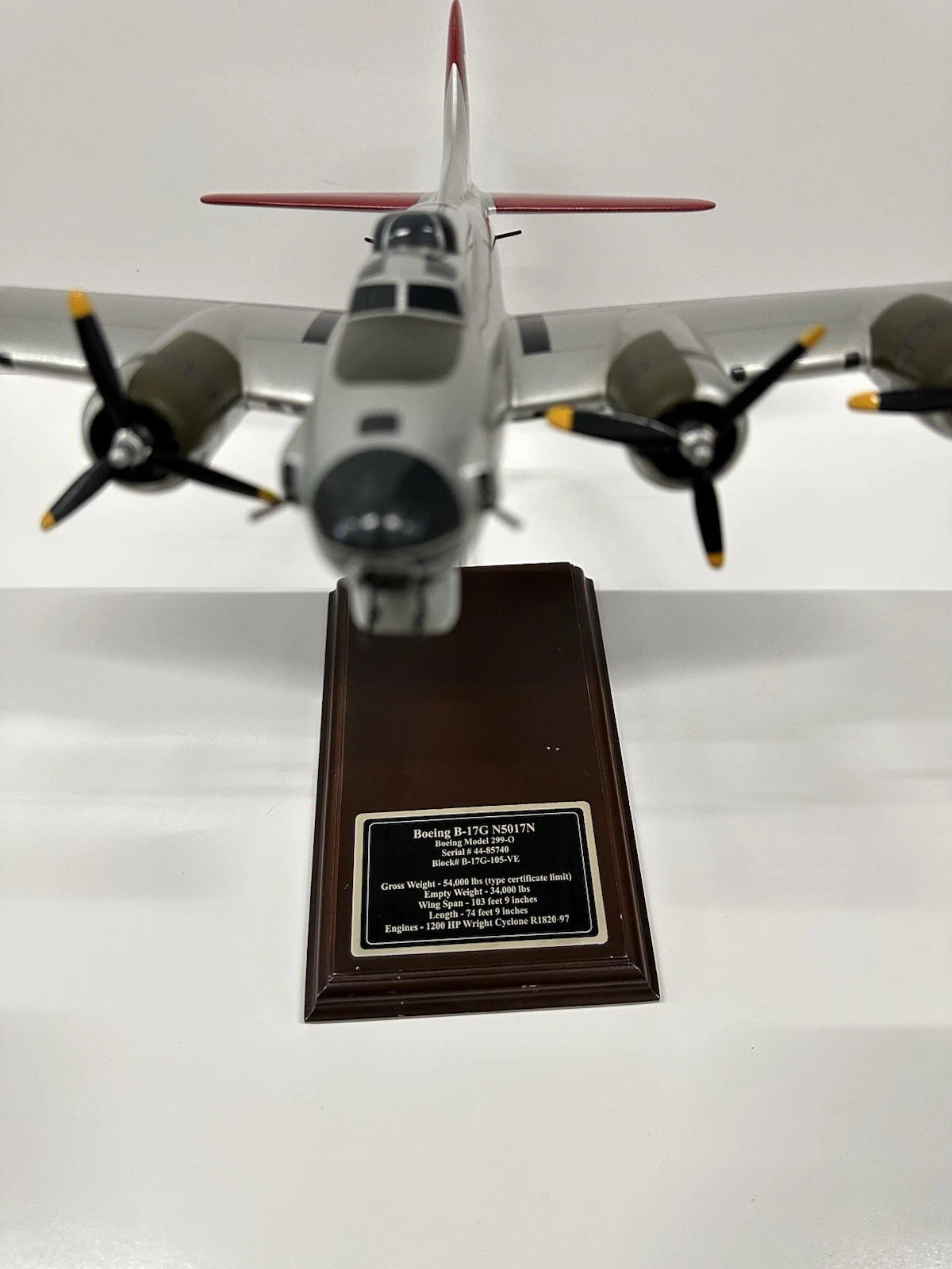 Boeing B-17G Flying Fortress Model Aircraft Wood Base WWII Bombe - photo 2