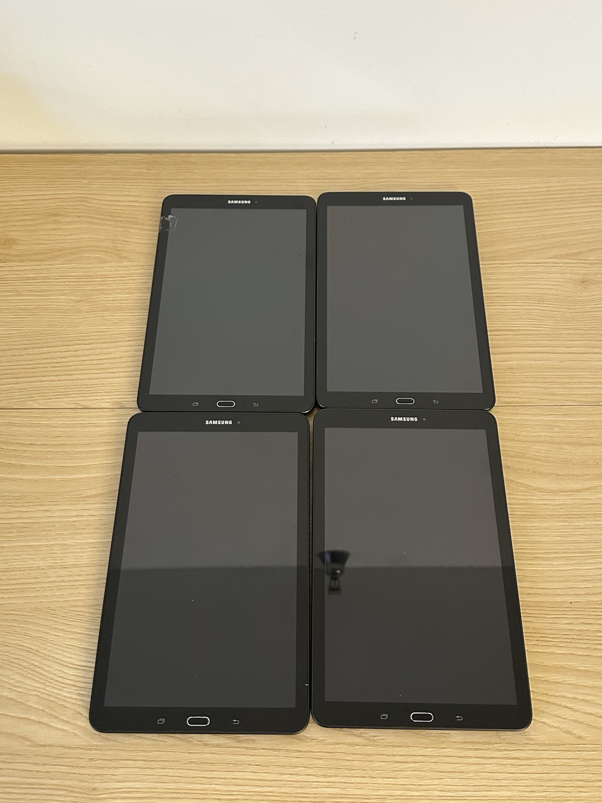 Samsung Galaxy Tab Verizon 9.6" - Lot of 4 - Working